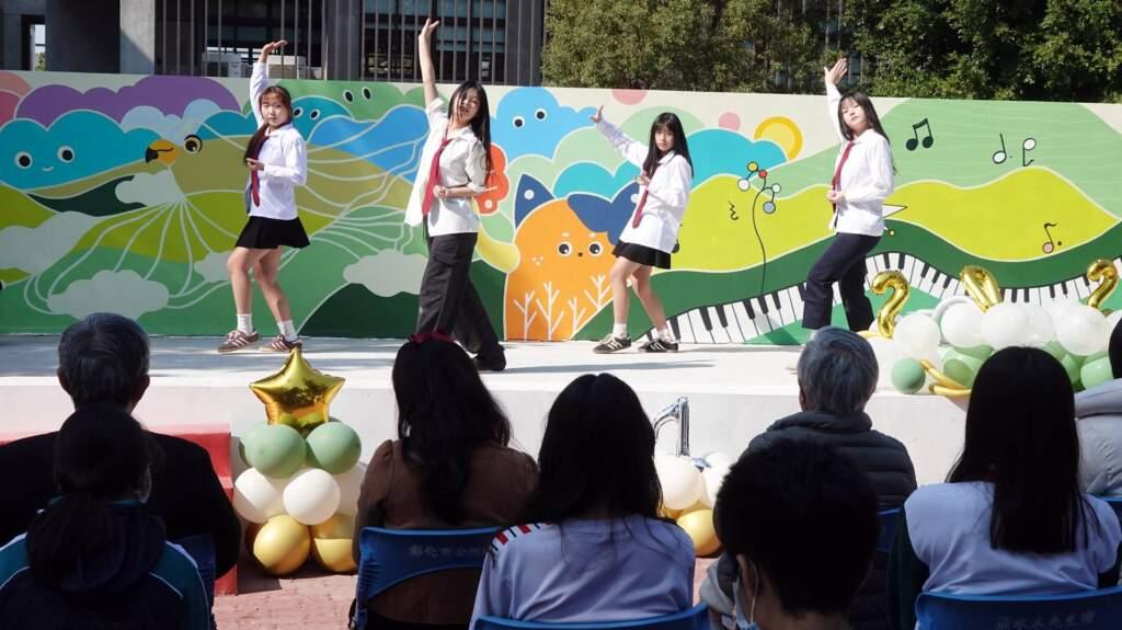 影/彰藝中公共藝術彩繪牆揭幕 八卦山再添藝術新地標